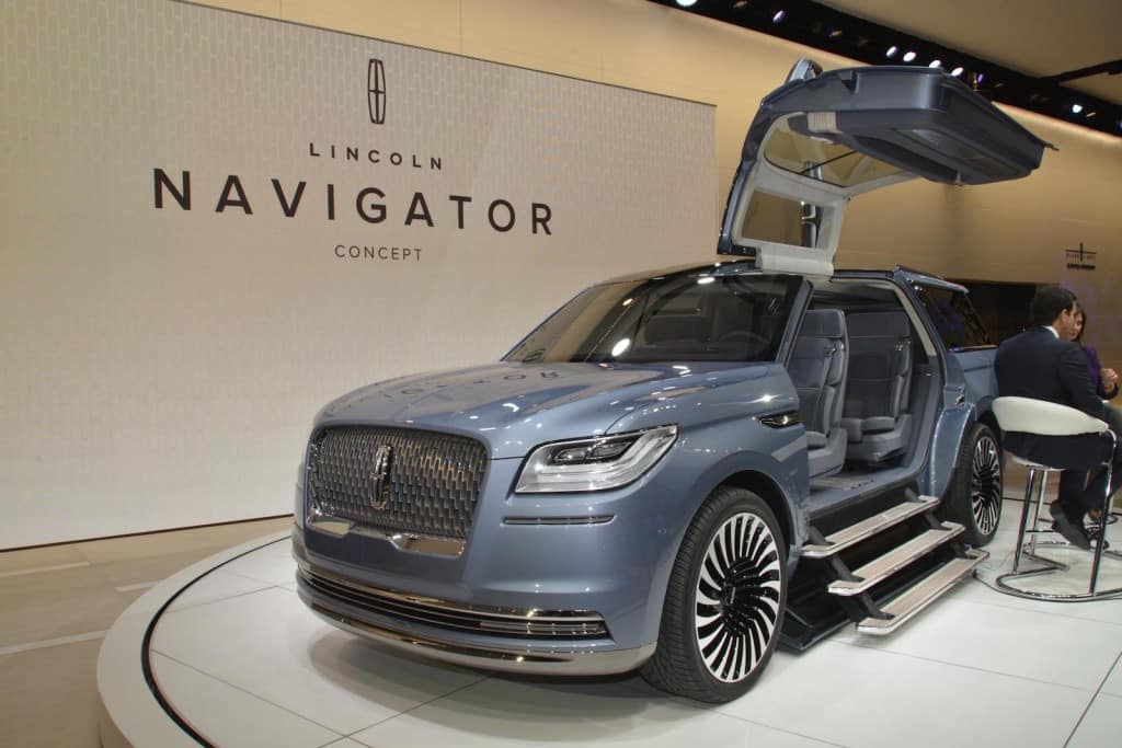 1How about “Discover the 2025 Lincoln Navigator: Luxury Redefined in Stunning New Photos”?