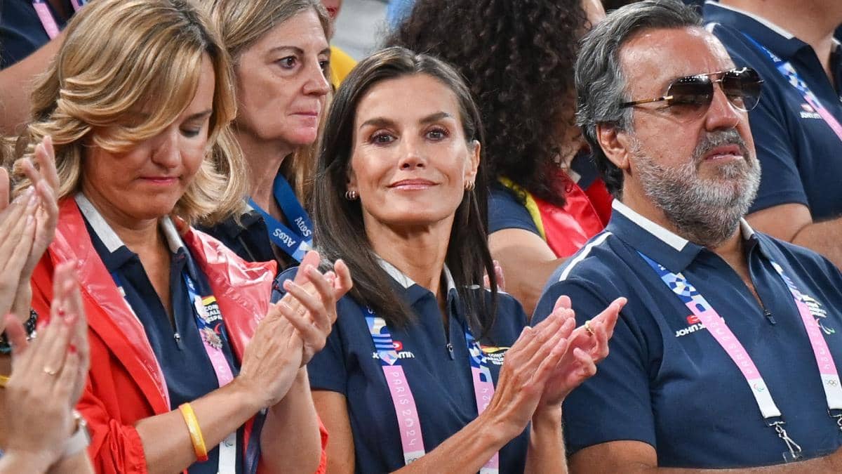 1"La Reina Letizia Brilla en París: Un Apoyo Incondicional a los Atletas Paralímpicos Españoles"