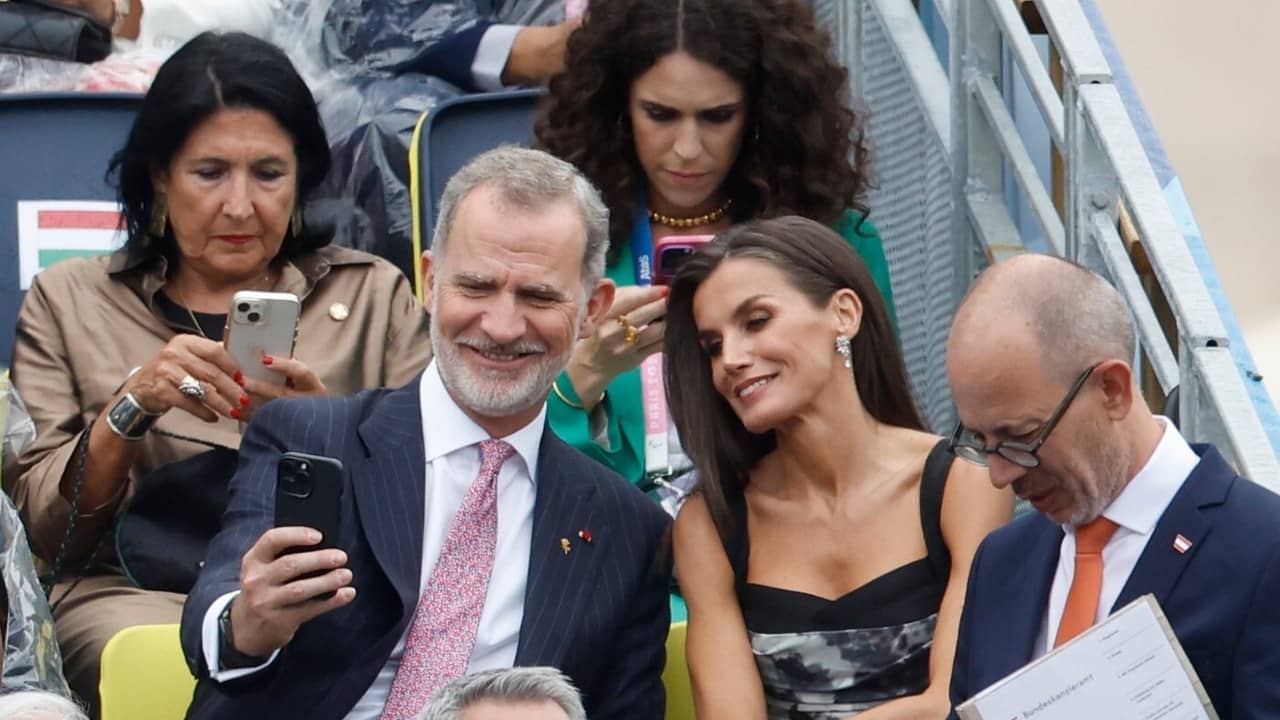 1"La Reina Letizia Brilla en París: Un Apoyo Incondicional a los Atletas Paralímpicos Españoles"